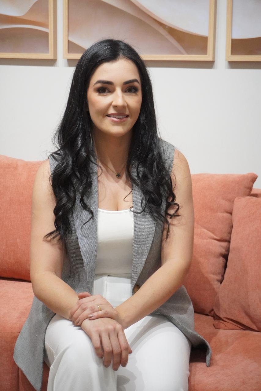 Dra. Tamara Reis sorrindo
